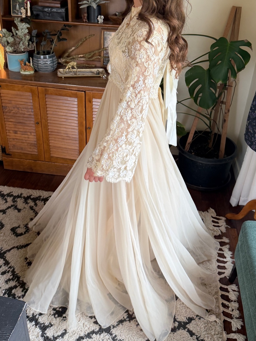 Lord & Taylor Vintage Ivory Lace Flare Chiffon Full Skirt Bow Back Wedding Gown - Picture 8 of 16